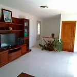 Max Villa *